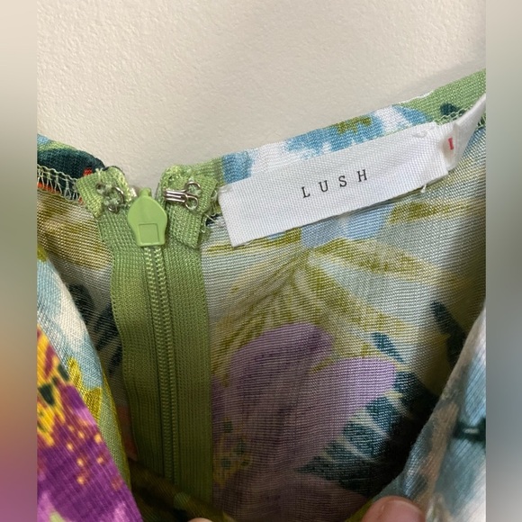 LUSH Tropical Print Twist Front Romper Size L - Picture 9 of 12